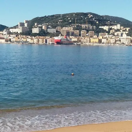 Bel Duplex Avec Parking, Proche Des Plages Et Commerces *