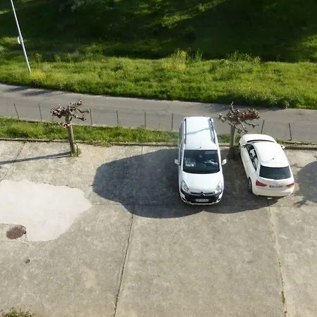 Bel Duplex Avec Parking, Proche Des Plages Et Commerces