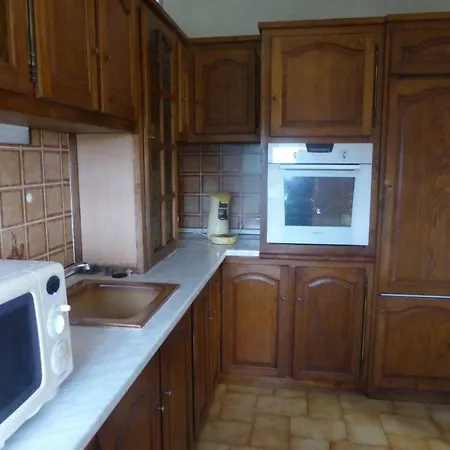 Bel Duplex Avec Parking, Proche Des Plages Et Commerces *